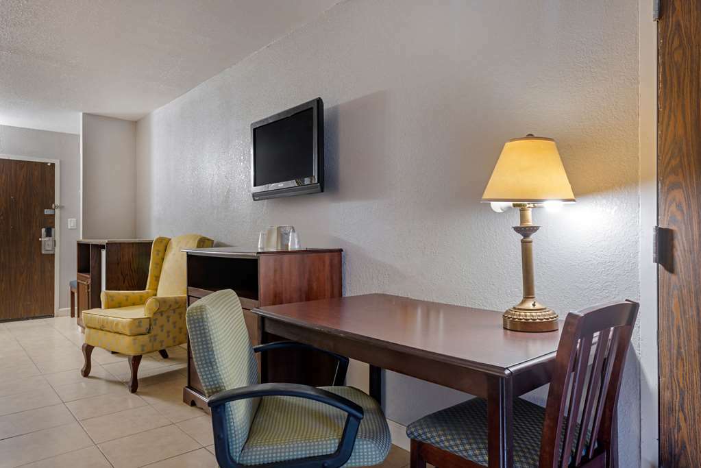 קלרמונט Rodeway Inn חדר תמונה